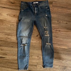 Soft ripped denim ankle jeans size 26